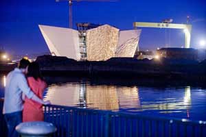 TURISMO-DE-IRLANDA_Titanic-Belfast-Experience_Northern-Ireland-Tourist-Board