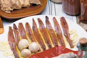 Santoña quiere entrar en el Guinnes de personas sobando anchoas Santoña quiere entrar en el Guinnes de personas sobando anchoas