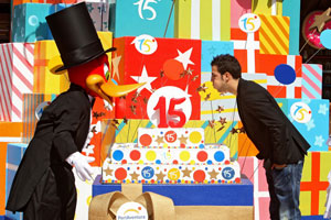Cesc Fàbregas celebra en PortAventura el 15 aniversario del parque temático Cesc Fàbregas celebra en PortAventura el 15 aniversario del parque temático