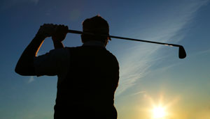 Turismo en Finlandia: golf bajo el sol de medianoche