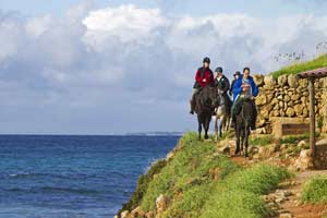 Menorca a caballo con Equustur