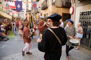 Mercadal del Conde Guifré en Ripoll, una fiesta medieval para todos los públicos Mercadal del Conde Guifré en Ripoll, una fiesta medieval para todos los públicos
