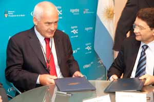 Izquierda, Ministro de Turismo, Enrique Meyer y el Secretario General de la OMT, Taleb Rifai.