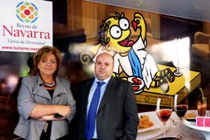 Pie de foto: Carmen Oroz, Directora de Servicio de Marketing y desarrollo de Productos Tur�sticos y Nacho Calvo, Secretario General de la Asociaci�n de Hosteler�a de Navarra