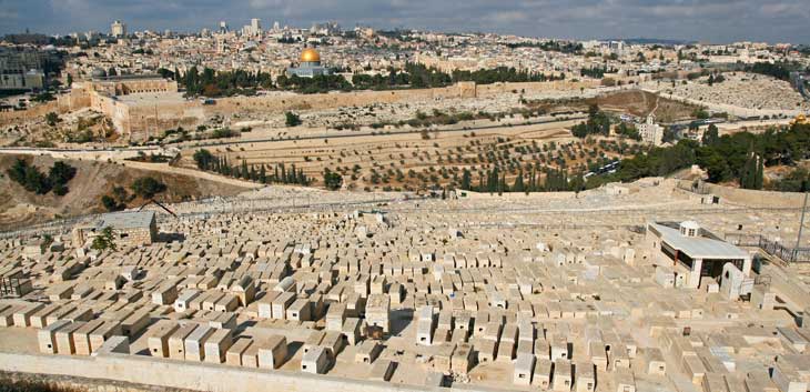Vista del gran cementerio jud�o que hay en ladera del Monte de Olivos