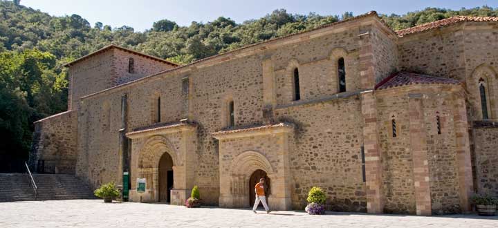 Monasterio de Santo Toribio, en Camale�o