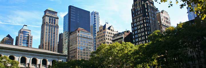 Vista de los edificios de Midtown a la altura del Bryant Park