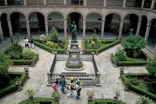 La Ruta Don Vasco de México gana el premio al mejor producto de turismo activo Fitur 2011 La Ruta Don Vasco de México gana el premio al mejor producto de turismo activo Fitur 2011
