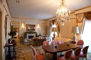 El Palace de Barcelona abre la Suite Dalí para presentar la reforma integral del hotel El Palace de Barcelona abre la Suite Dalí para presentar la reforma integral del hotel