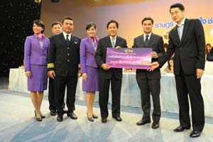 Thai Airways dona un mill�n de bath a los afectados por las inundaciones en Tailandia