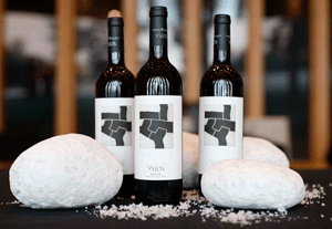Bodegas Ysios lleva hasta La Rioja Alavesa las Lurrak de Chillida