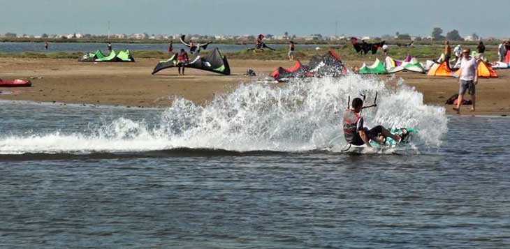 El Delta del Ebro es un lugar ideal para la práctica del kitesurf/Foto Juan Coma