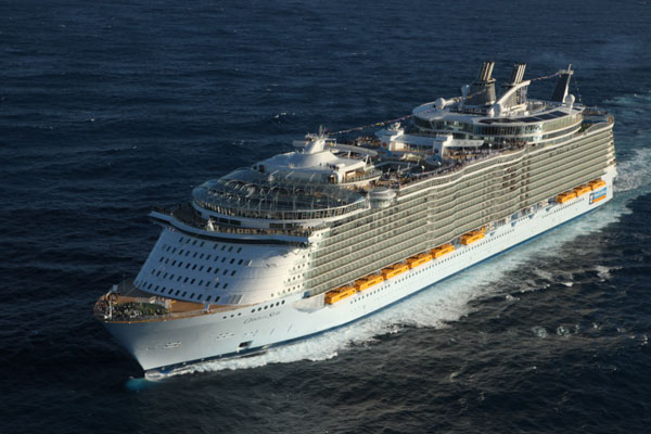 Royal Caribbean inaugura el Oasis of The Seas, el barco más grande del mundo